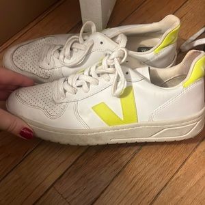 Veja Neon yellow v10 sneakers